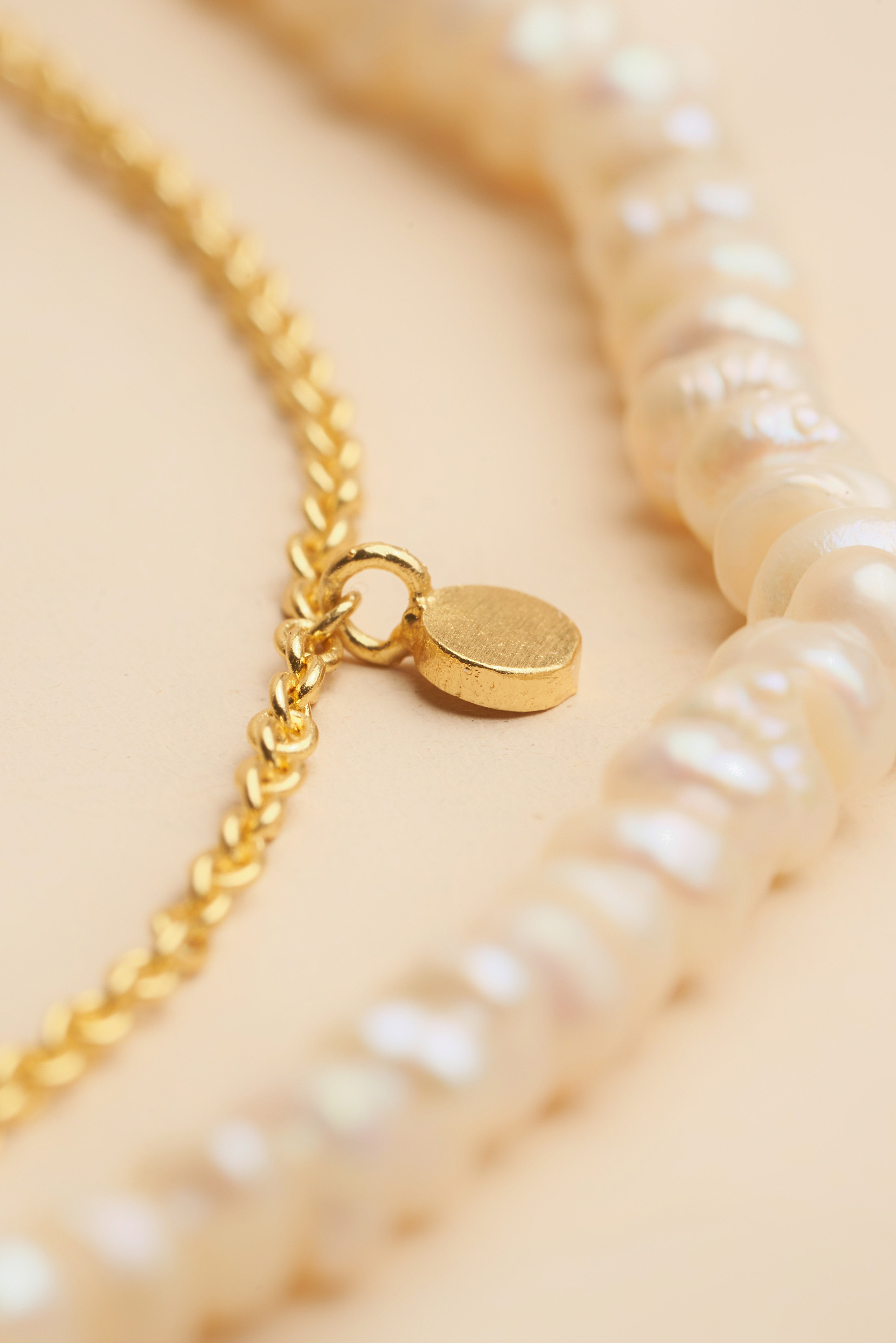 Collier Rasia en perles d'eau douce plaqué or fin recyclé 18 carats