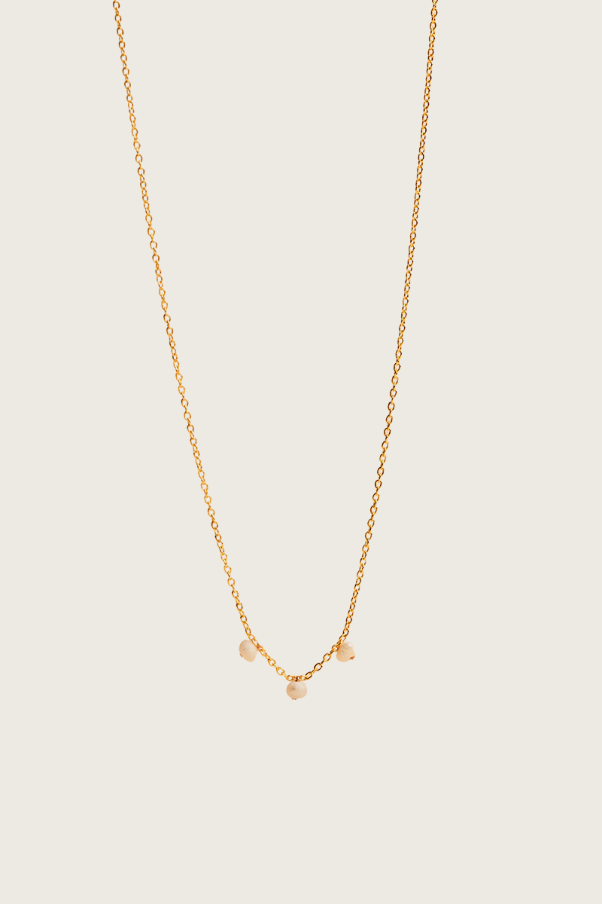 Collier en perle blanche avec incrustation en or 14 carats Jouta