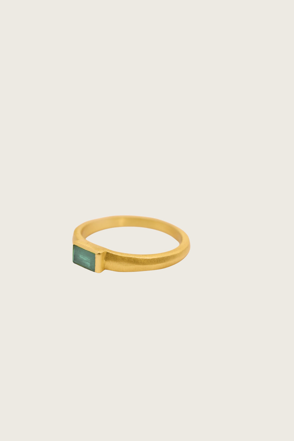 Bague Zulea plaquée or fin recyclé 18K, tourmaline verte