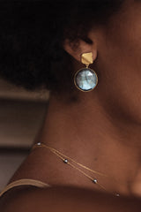 Collier en perle grise avec incrustation en or 14 carats