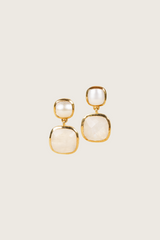 Boucles d'oreilles Basiri plaquées or fin recyclé 18K avec perle d'eau douce / pierre de lune arc-en-ciel - tiges en argent 925