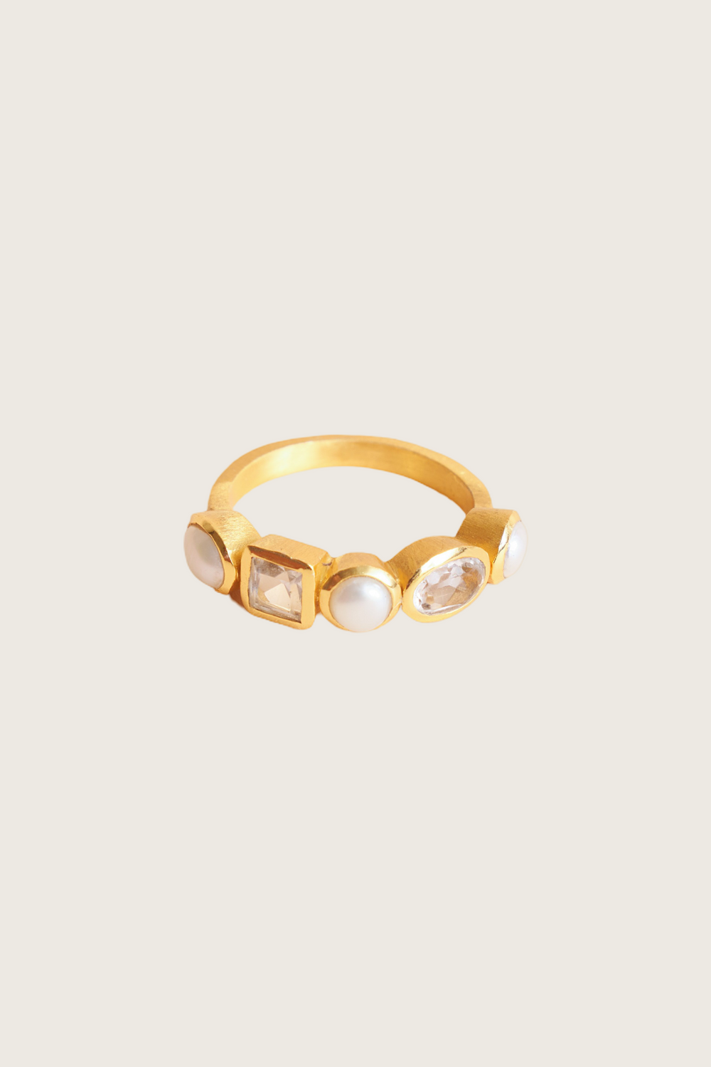 Bague Jasni plaquée or fin recyclé 18K, perle blanche / quartz clair